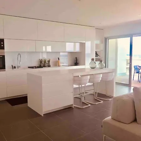 Standing- Face A La Mer! 3 Chambres-piscine Semi Olympique