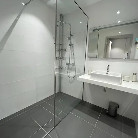 Standing- Face A La Mer! 3 Chambres-piscine Semi Olympique *