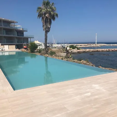 Standing- Face A La Mer! 3 Chambres-piscine Semi Olympique Kamiesch