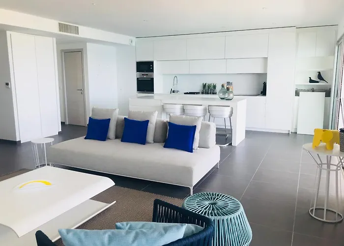 Standing- Face A La Mer! 3 Chambres-piscine Semi Olympique